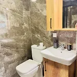 Urban Living, Modern In The Center Of With Wi-fi, Air Conditioning And Free Parking 아파트