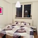 Urban Living, Modern In The Center Of With Wi-fi, Air Conditioning And Free Parking