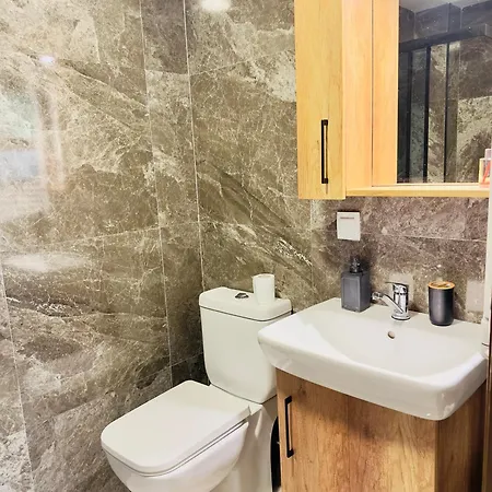 Urban Living, Modern In The Center Of With Wi-fi, Air Conditioning And Free Parking Lägenhet