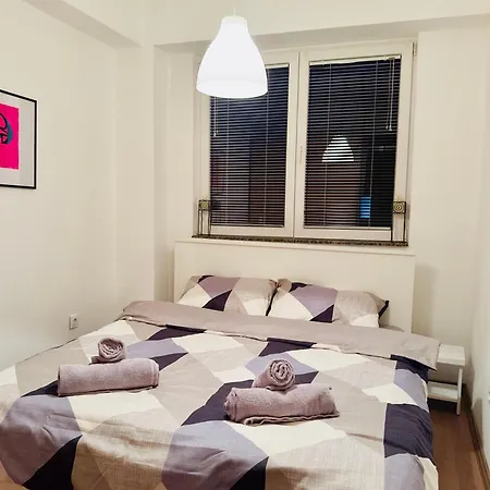 Urban Living, Modern In The Center Of With Wi-fi, Air Conditioning And Free Parking